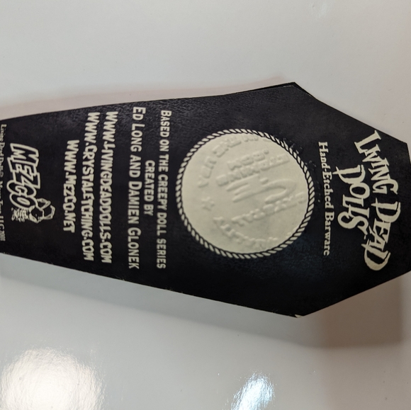 Living Dead Dolls by Mezco - Eggzorcist - Limited Edition 252/666 Etched Glass - Picture 5 of 11